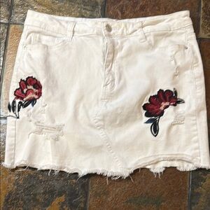 Angel Kiss LA White Distressed Denim Mini Skirt L Embroidered Floral Y2K